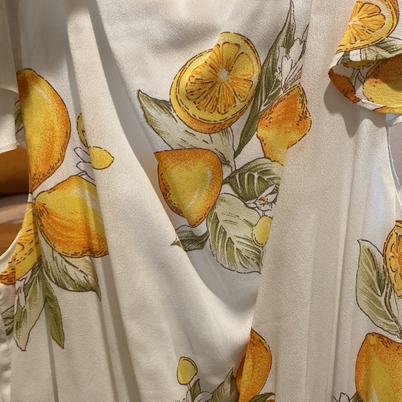 FL&L -it’s my favorite romper but I’m a solid medium now 🥲 - Picture 3 of 3